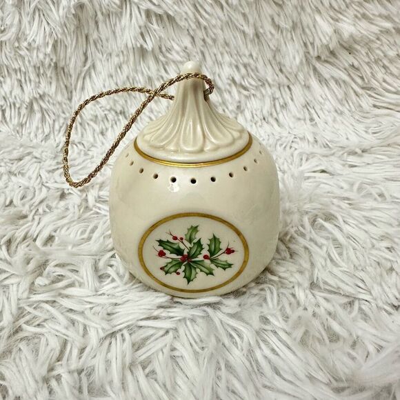 Lenox Potpourri Holder Hanging ornament,‎ holly and berry Design 24k Gold rims - Picture 1 of 8